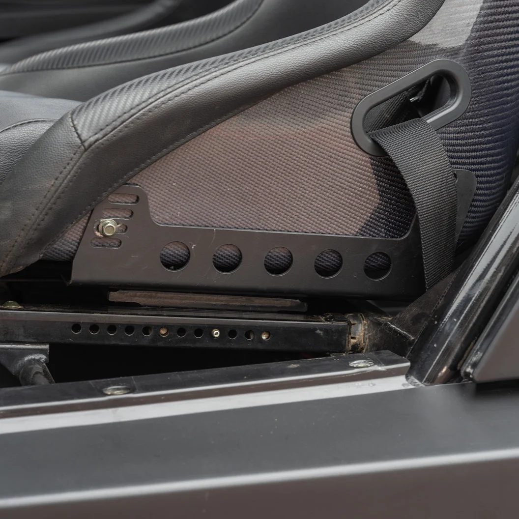 SPEED ADJUSTABLE SEAT BRACKET